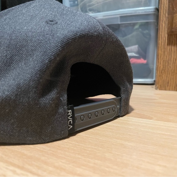 RVCA Snap Back Mid Fit Hat - Picture 4 of 5